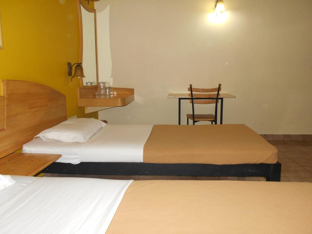 Tom'S Hotel Бангалор Стая снимка