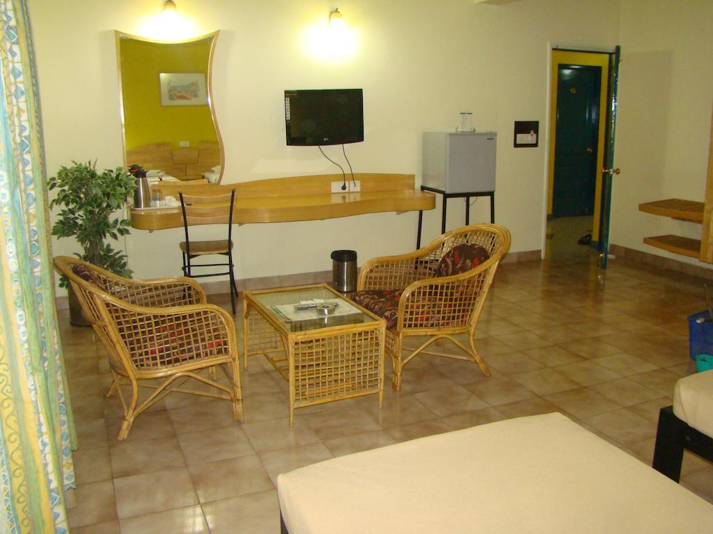 Tom'S Hotel Бангалор Екстериор снимка