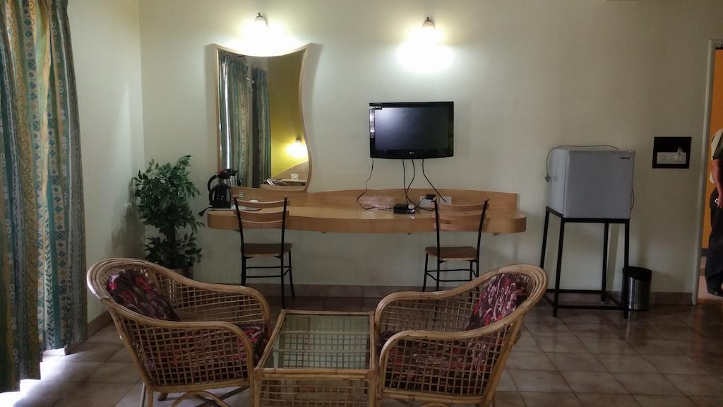 Tom'S Hotel Бангалор Екстериор снимка
