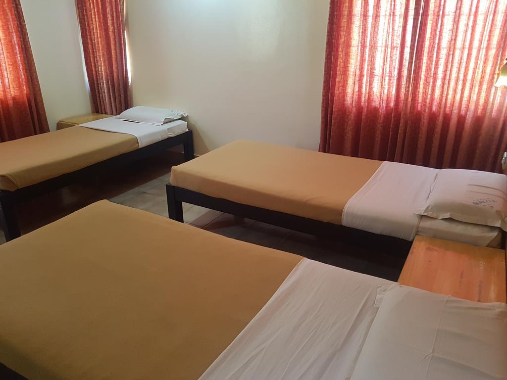 Tom'S Hotel Бангалор Екстериор снимка