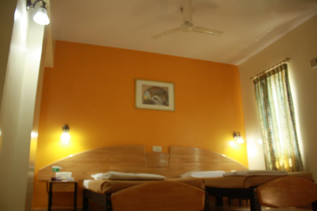 Tom'S Hotel Бангалор Екстериор снимка