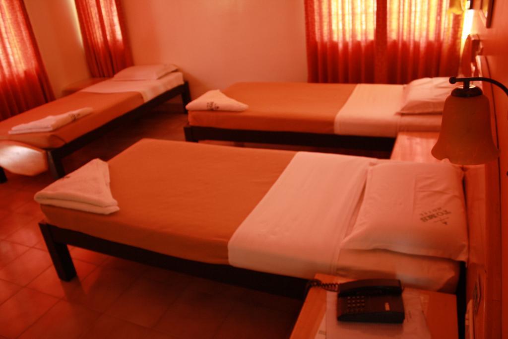 Tom'S Hotel Бангалор Екстериор снимка