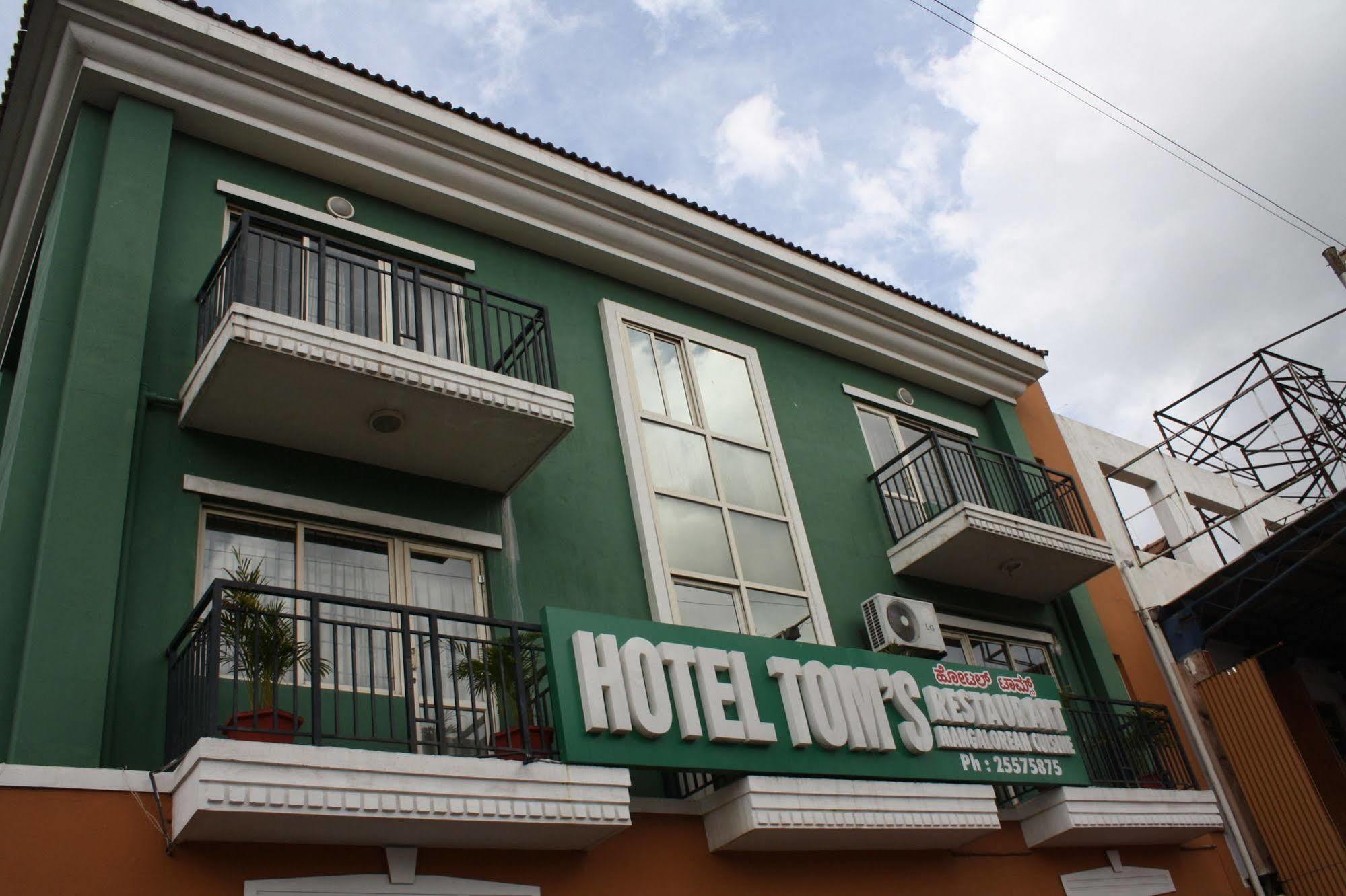 Tom'S Hotel Бангалор Екстериор снимка